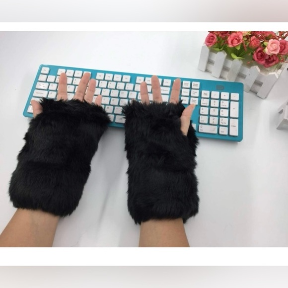 New fingerless gloves color gray - Picture 1 of 5